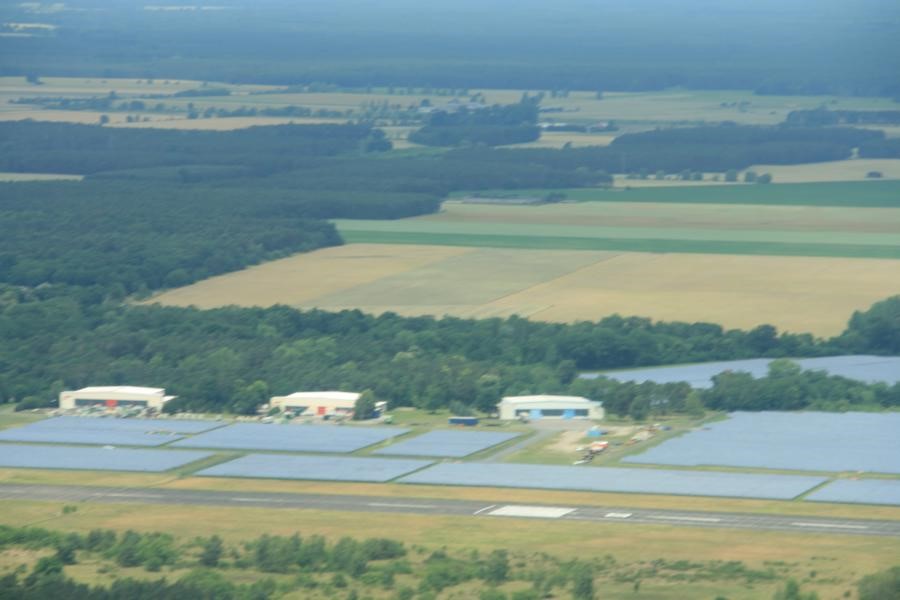 Start- und Landebahn mit Solar